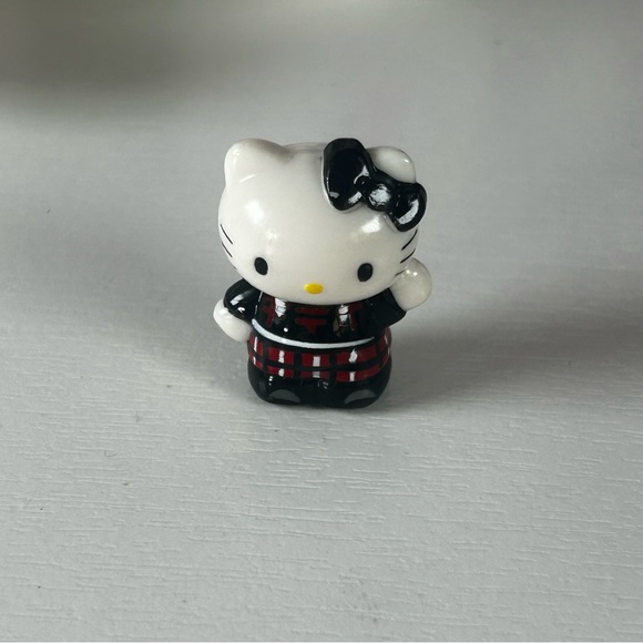 Hello Kitty Series Plush Lot of 6 Variety of different sizes and 1 mini Figure ￼ - Picture 4 of 4